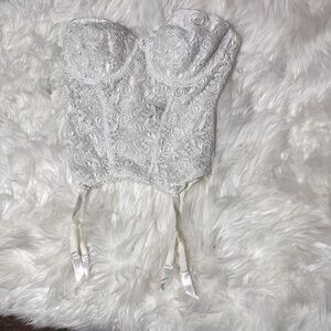 ⬇️$38 Vintage La Senza signature white ling lace corset top size 38B